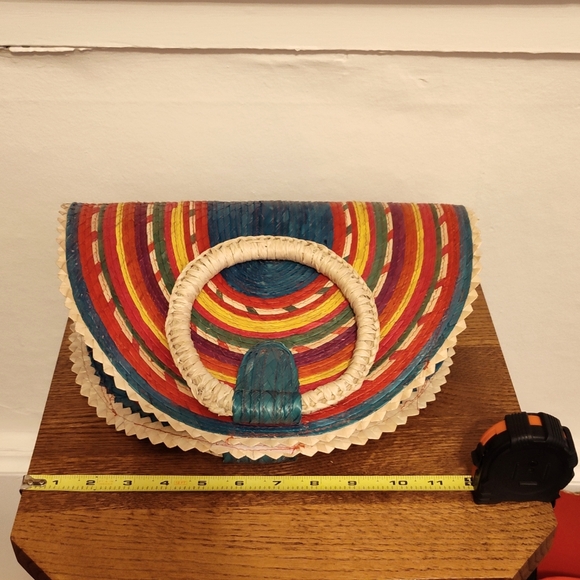 Rainbow 🌈 Straw Purse w Circular Handles. - Picture 10 of 11